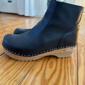 Troentorp size 41 Black leather ankle boots with zipper (US 10-11)